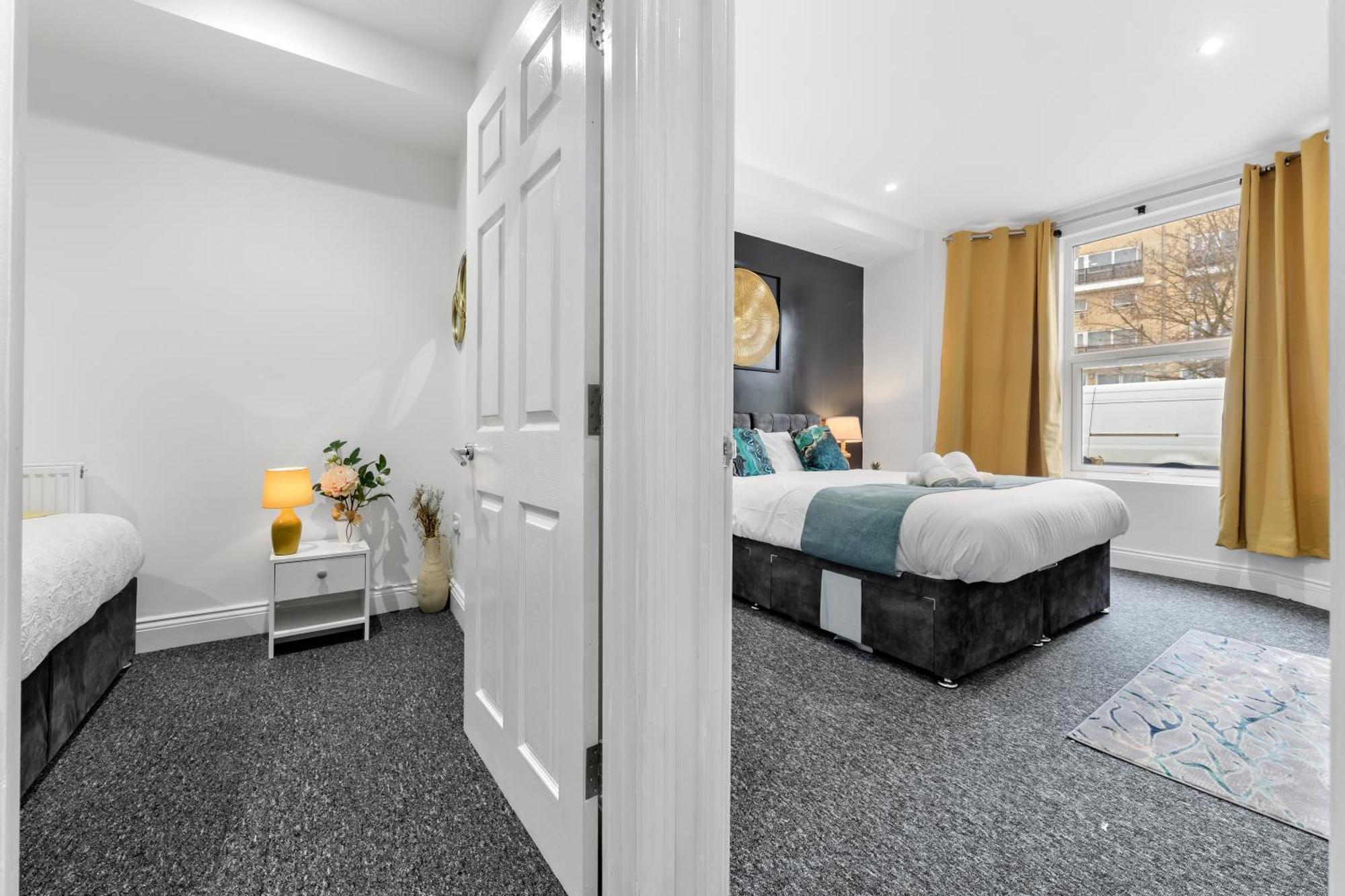 Large & Stunning 2 Bed Flat In Zone 2- 15 Minutes From With Garden & Parking! 20 Percent Off Long Stays! 5 Separate Beds & Sleeps 6! Instant Book! Self-check-in! * Londra