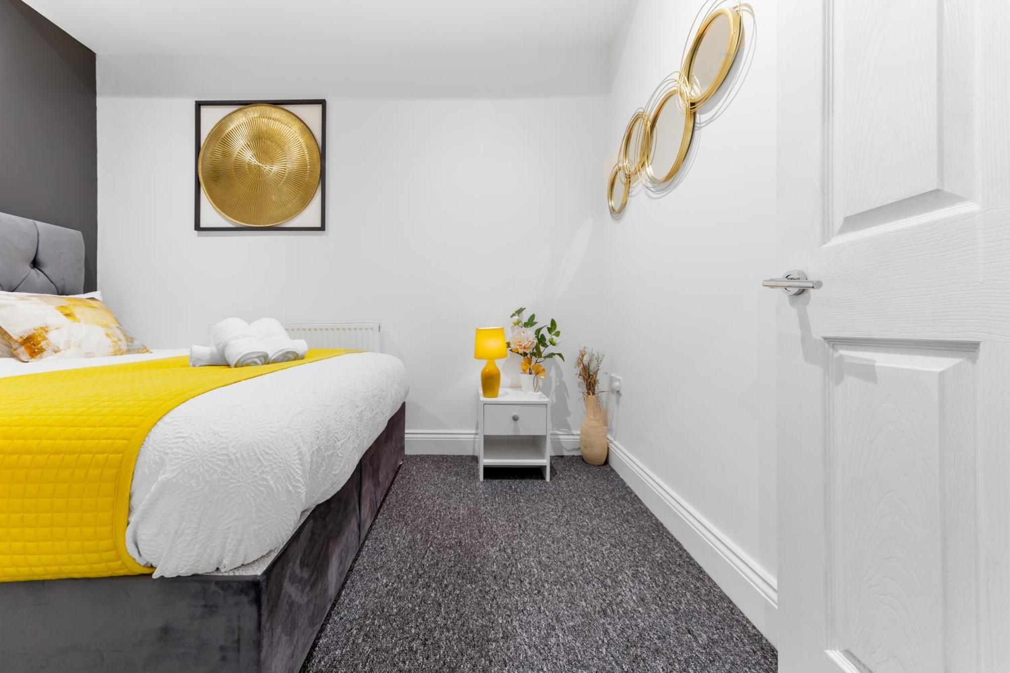 Appartamento Large & Stunning 2 Bed Flat In Zone 2- 15 Minutes From With Garden & Parking! 20 Percent Off Long Stays! 5 Separate Beds & Sleeps 6! Instant Book! Self-check-in! Londra