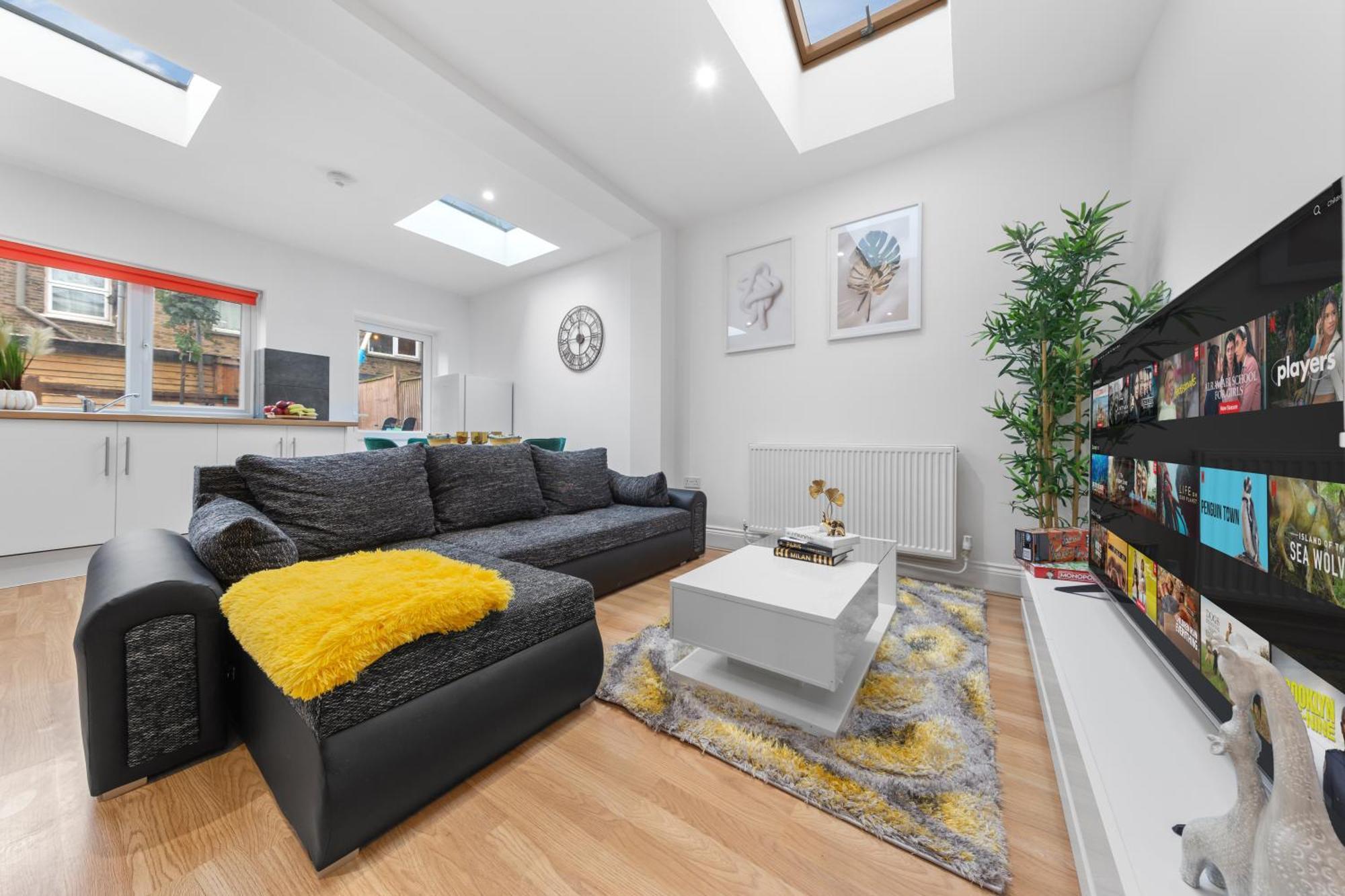 Appartamento Large & Stunning 2 Bed Flat In Zone 2- 15 Minutes From With Garden & Parking! 20 Percent Off Long Stays! 5 Separate Beds & Sleeps 6! Instant Book! Self-check-in! *
